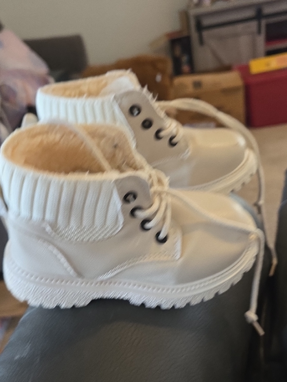 Kids White Faux-Fur Lined Winter Boots SIze 9 US